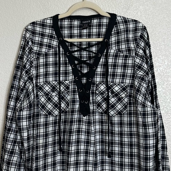 Torrid Black White Plaid Flannel Lace-Up Pockets Long Sleeves Shirt, Size 2X - Picture 3 of 11